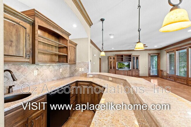 Building Photo - 16690 Country Club Dr