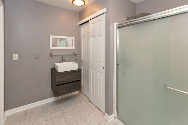 Building Photo - 10-B SUMAC CT