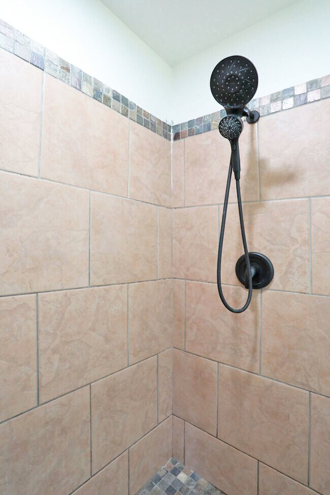 Building Photo - 409 Lexington Dr