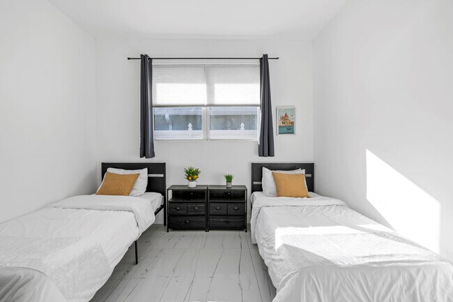 Building Photo - 1260 SW 32nd St