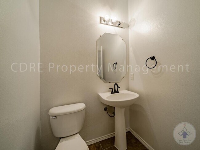 Building Photo - 4016 Summerhill Ln