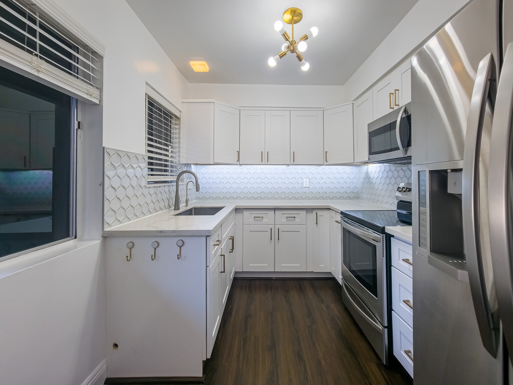 Building Photo - 215 N Kenwood St