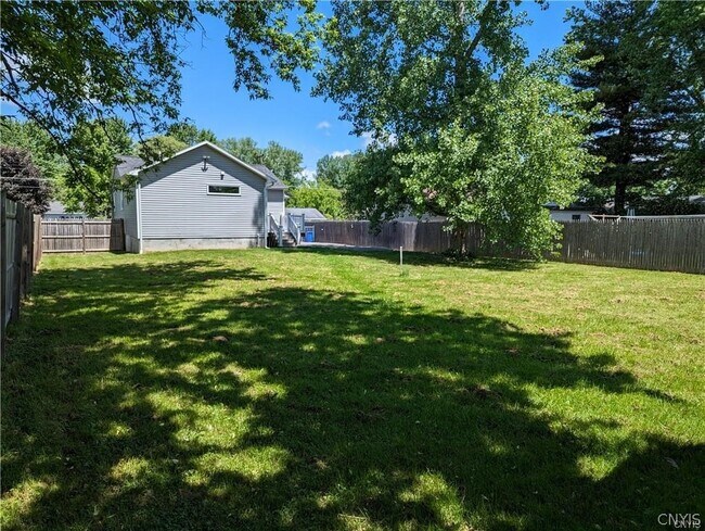 Building Photo - 5854 Reis Dr