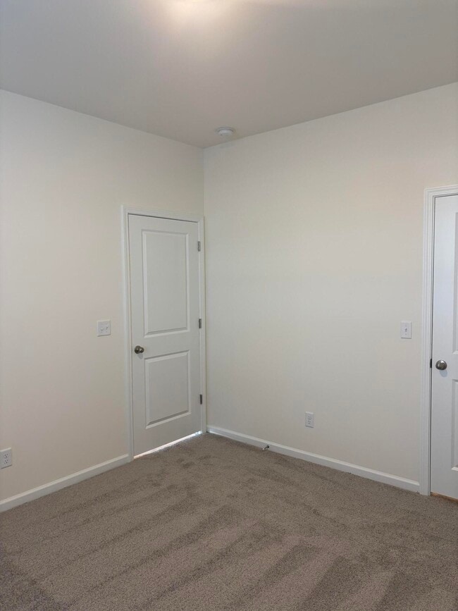 Building Photo - 372 Acorn St