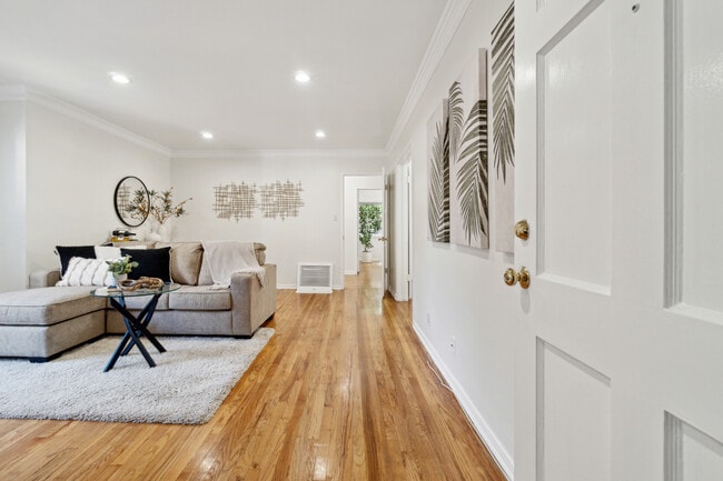 Building Photo - 15034 1/2 Dickens St