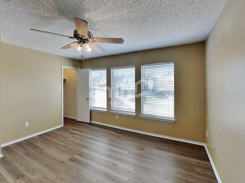 Building Photo - 2707 Vinson Ct