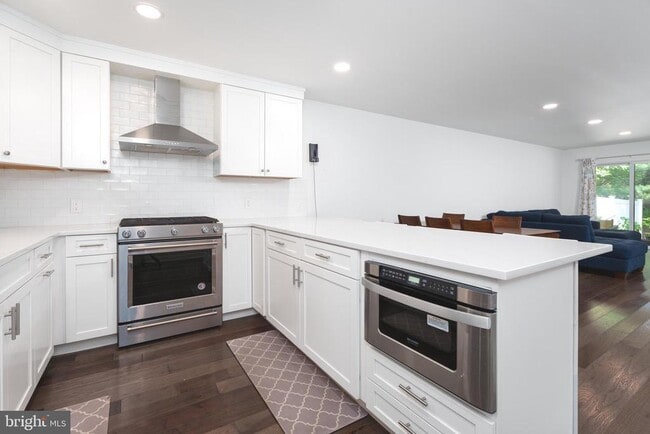 Building Photo - 211 Ross Stevenson Cir