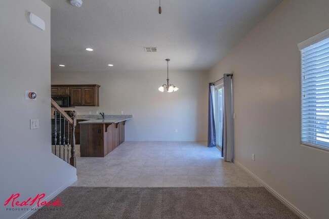 Building Photo - Charming 3 bedroom Townhome. 2 Community Pools!