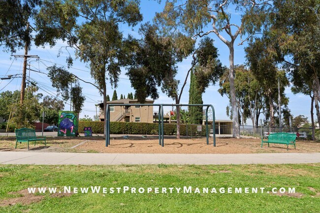 Building Photo - Recently Renovated University Heights 2 Bed 1 Bath with 2 off-street parking spaces! Pet OK!