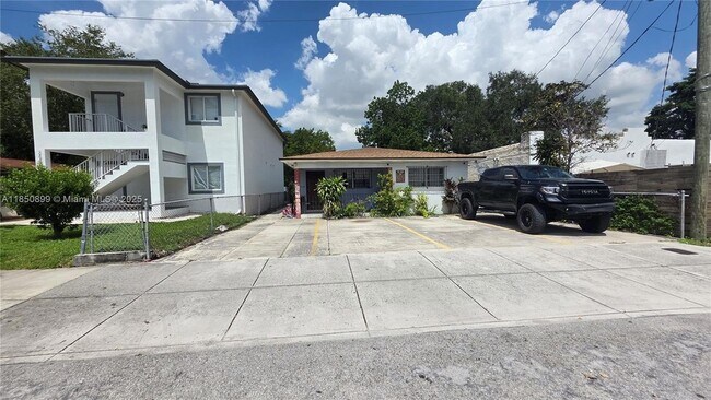 Building Photo - 2660 NW 23rd Ave