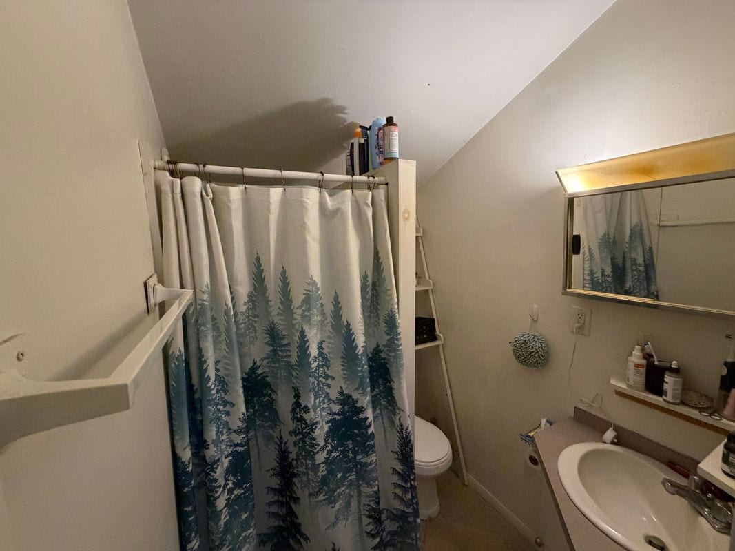 Building Photo - 748 Calef, 3