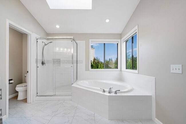 Building Photo - Spacious 5 Bedroom 3 Bath Home w/ 3-Car Garage and New Updates!