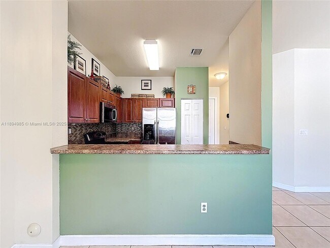 Building Photo - 2935 SE 1st Dr