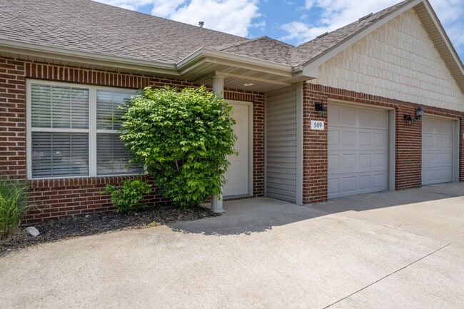 Building Photo - 509-511 Glenstone Dr.