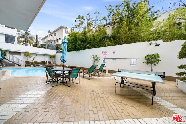 Building Photo - 10660 Wilshire Blvd