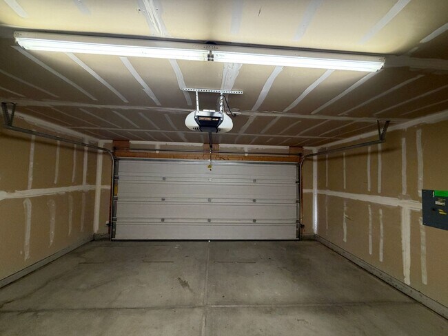 Building Photo - 3 Bedroom Single Story Home Near Northern Blvd NE & Loma Colorado Blvd NE!