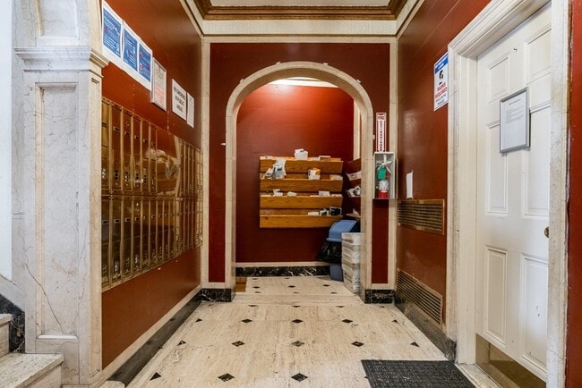 Building Photo - 124 Bowdoin St
