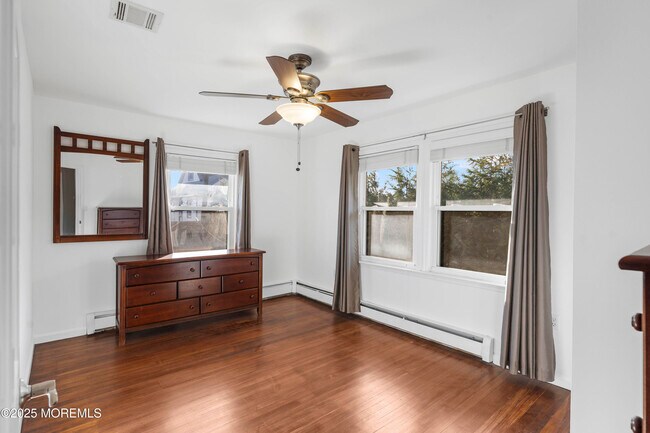 Building Photo - 146 Bath Ave