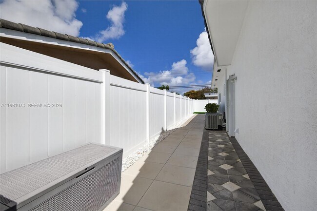 Building Photo - 2161 NE 62nd Ct