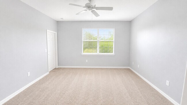 Building Photo - 7915 Moonstone Dr