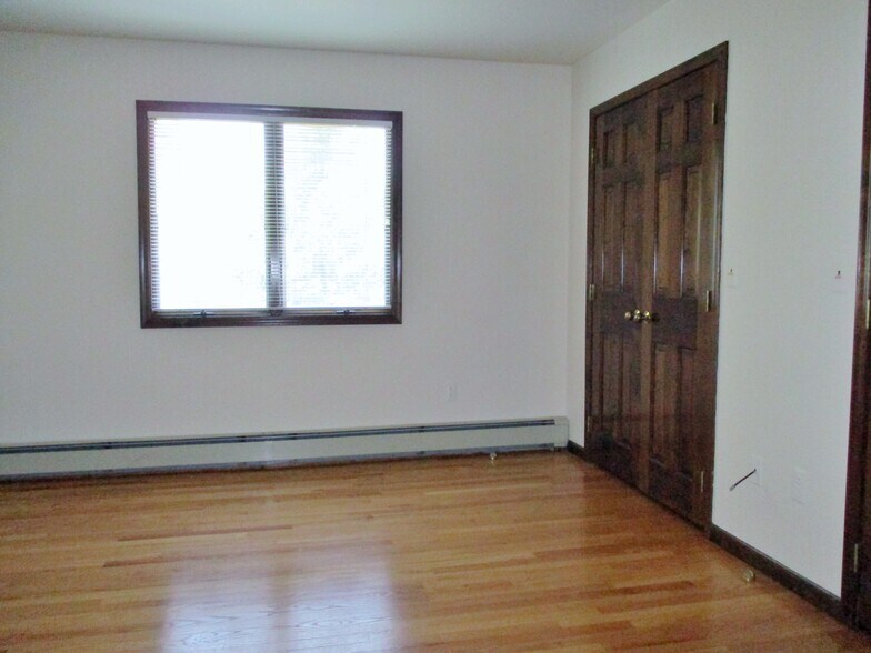 Building Photo - 362 Wilson Ave