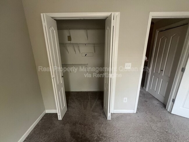 Building Photo - 1224 Green Oaks Ln