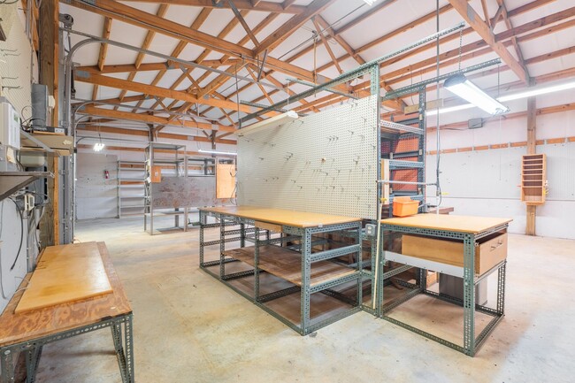 Building Photo - 785 Glenwood Dr