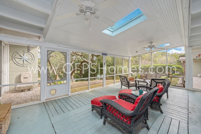 Building Photo - Bayou-Front Home w/ Dock