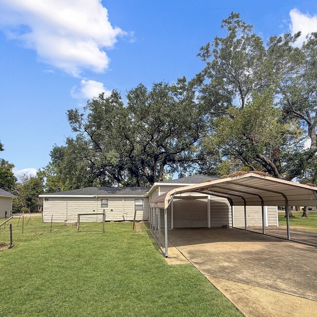 Building Photo - 819 W Kyle Rd