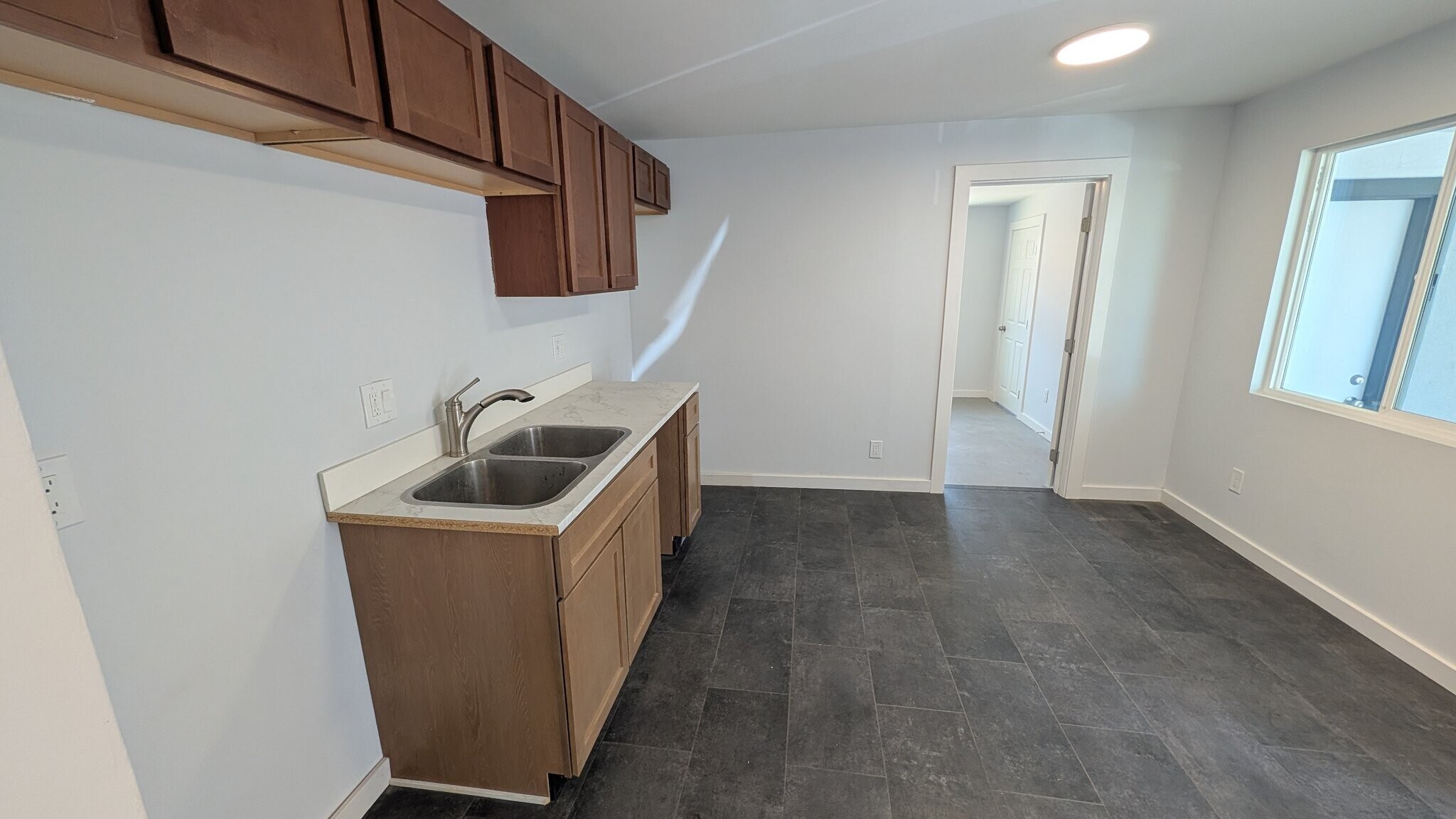 Building Photo - 1406 W Vogel Ave