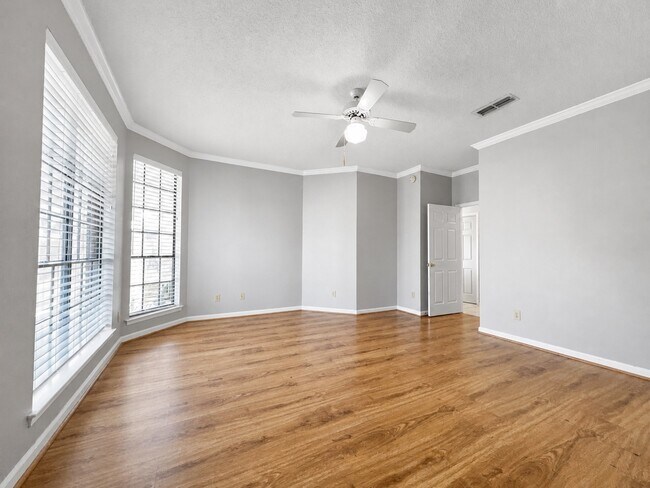 Building Photo - 6121 Bell Rd Manor