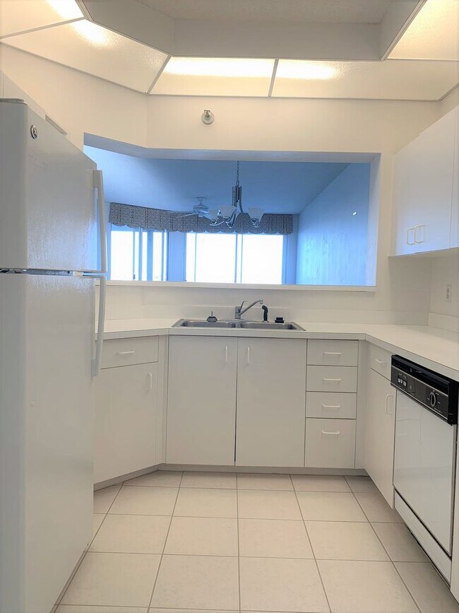 Building Photo - Condo - Coral Pointe At Harbourside with Water Views