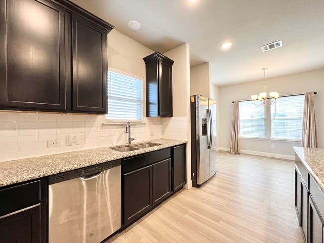 Building Photo - Modern Country Living Near I-35 – Stunning Duplex with Granite, Private Yard & Appliances Included!