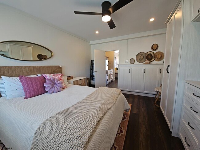 Building Photo - 6100 Boardwalk