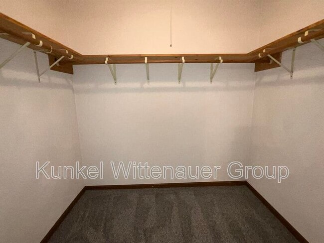 Building Photo - 158 Marion Dr