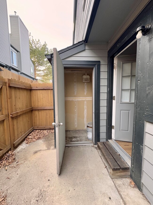 Building Photo - 1938 Newland Ct