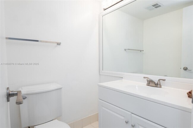 Building Photo - 6061 Collins Ave