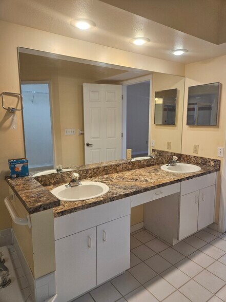 Building Photo - 1208 Clays Trl