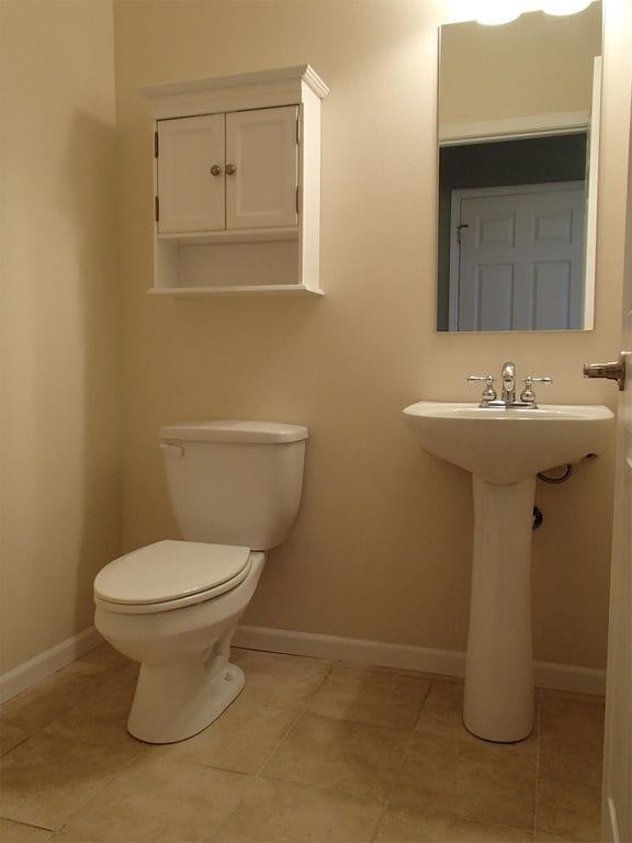 Building Photo - CLOSE TO FT. RILEY, FENCED BACKYARD!