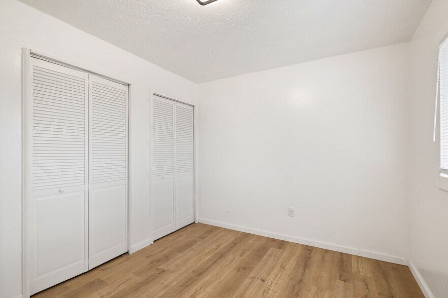 Building Photo - 2050 Willowood Dr N