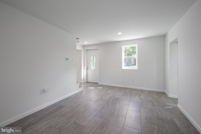 Building Photo - 1979 US-206