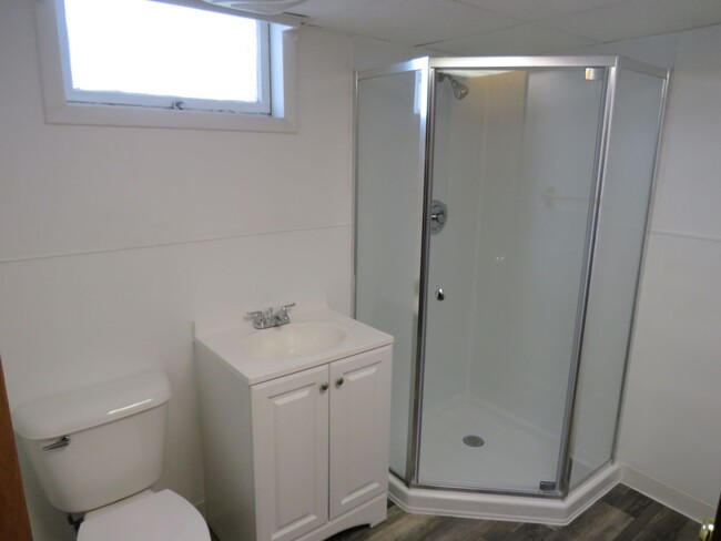 Building Photo - 3 Bedroom (1 non egress) / 1 3/4 Bath Hous...