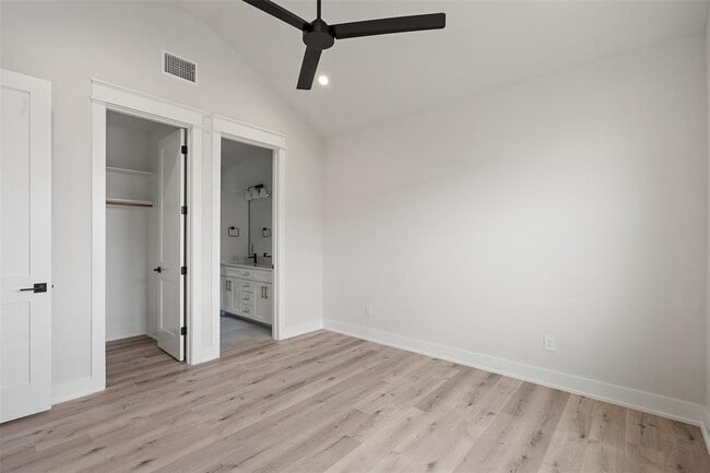 Building Photo - 2709 Bristol Dr