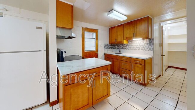 Building Photo - 1145 Ukana St
