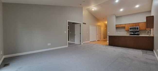 Building Photo - 3167 E 11 Mile Rd