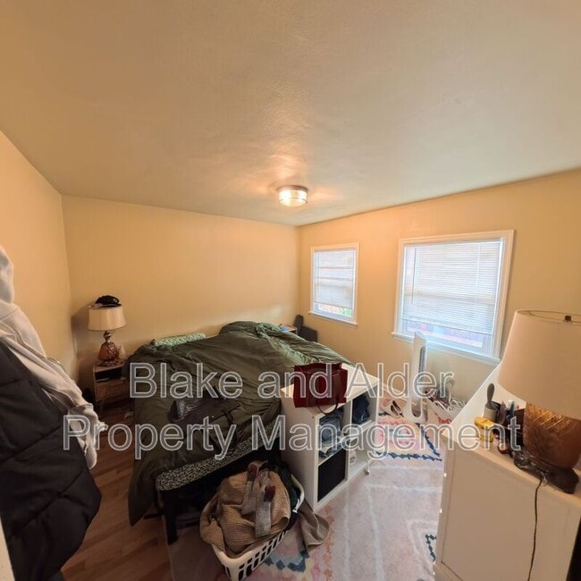 Building Photo - 1333 N Alberta St