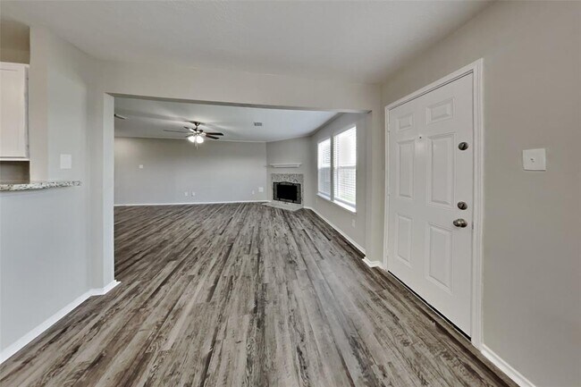 Building Photo - 11818 Sandy Stream Dr