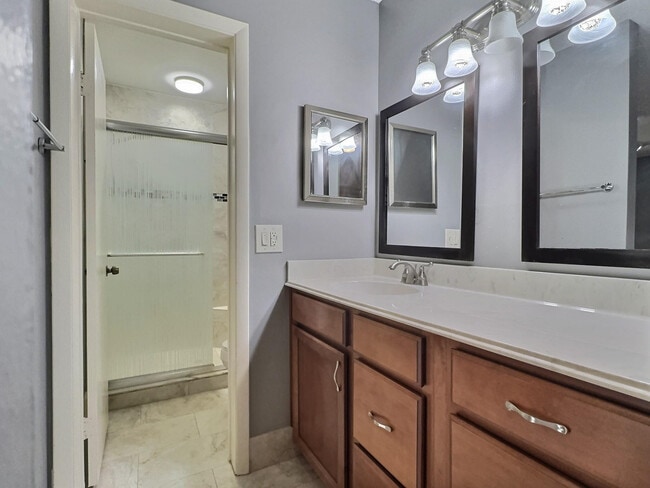 Building Photo - 3831 Cocoplum Cir