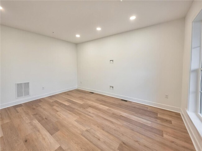 Building Photo - 317 Palisade Wy