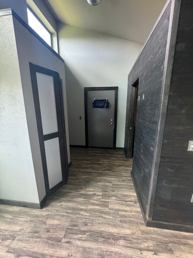 Building Photo - 933 Lincolnwood Dr